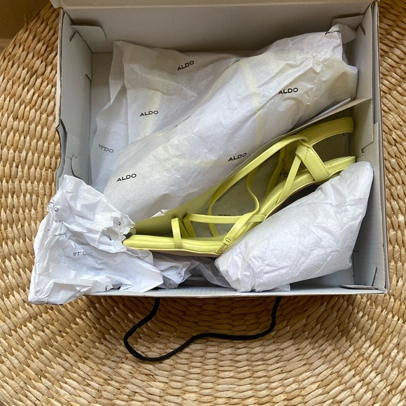 NIB - Aldo Amilia Heel - Yellow - Picture 4 of 13